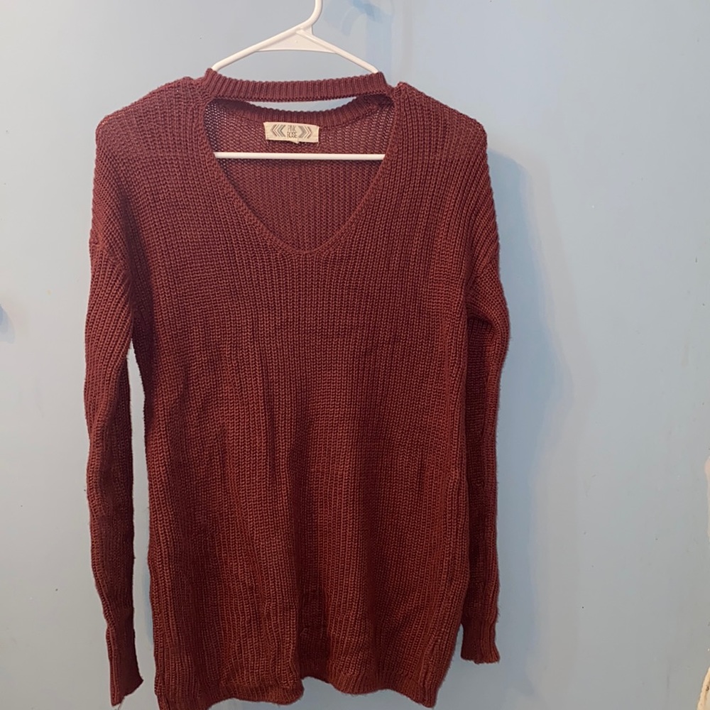 Super cute v neck collar pink rose maroon sweater! Comfy stretchy cute!